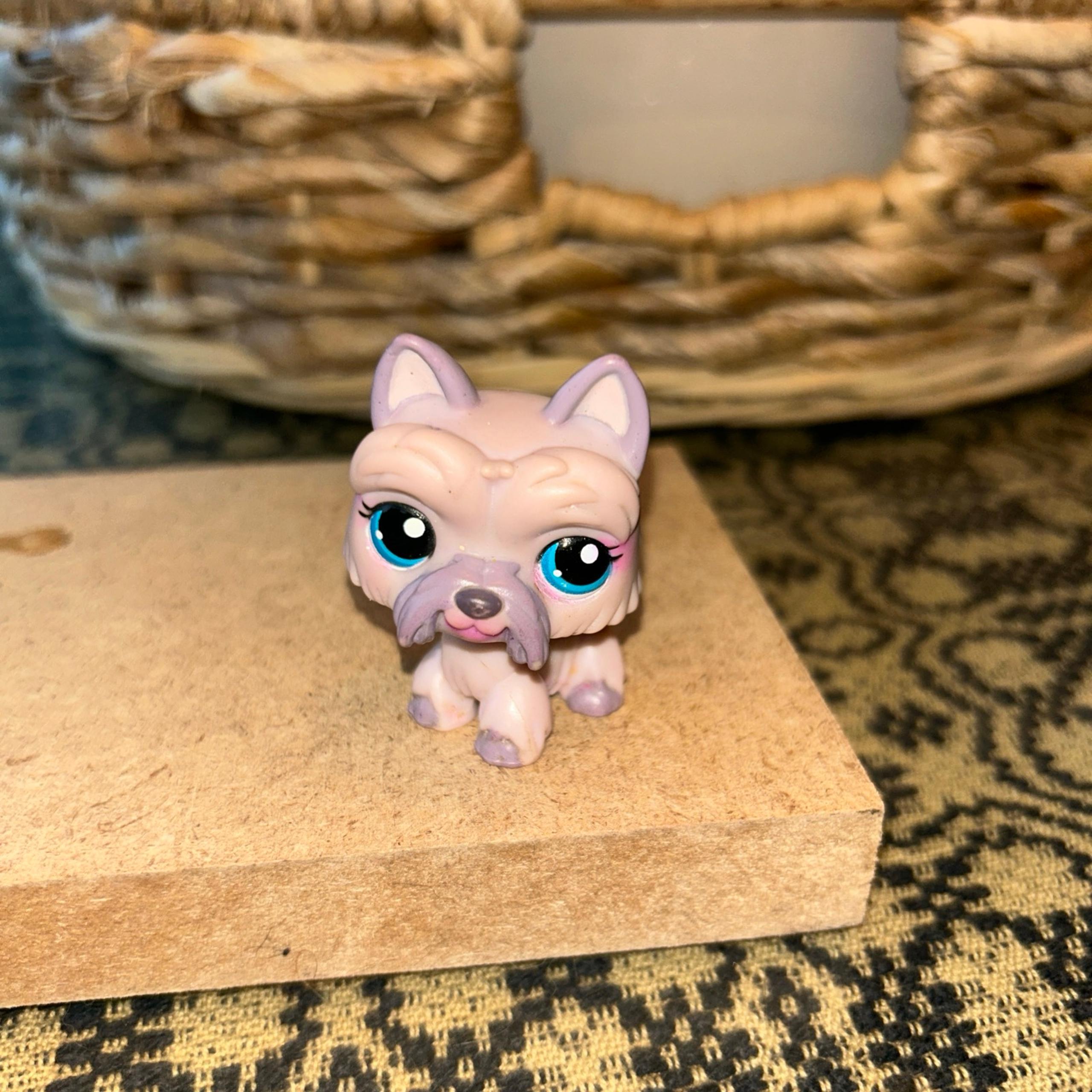 LPS Littlest Pet Shop Scottish Terrier Dog brown with blue eyes (2006) C-031