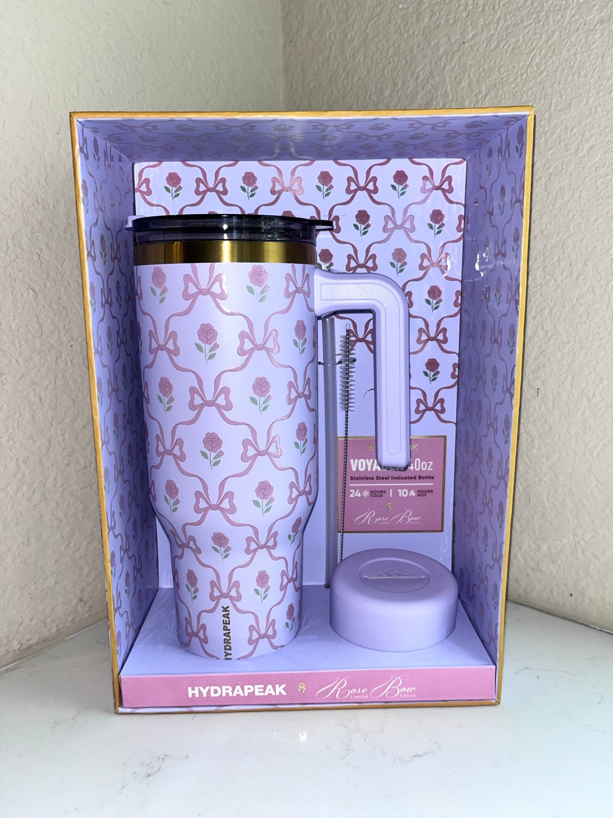 1-NIB HYDRAPEAK LIMITED EDITION VINTAGE LAVENDER PINK BOW FLORAL VOYAGER TUMBLER