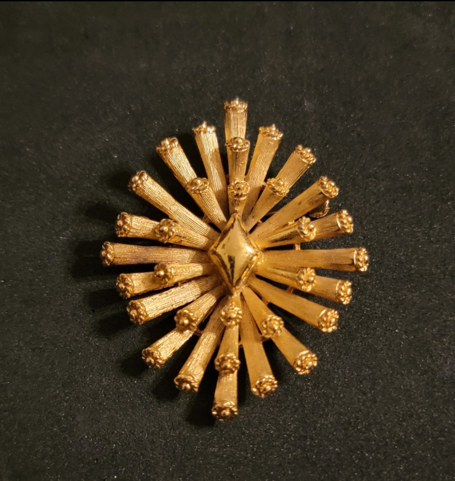 Vintage Signed Crown Trifari Gild Toned Starburst Pin Back Brooch