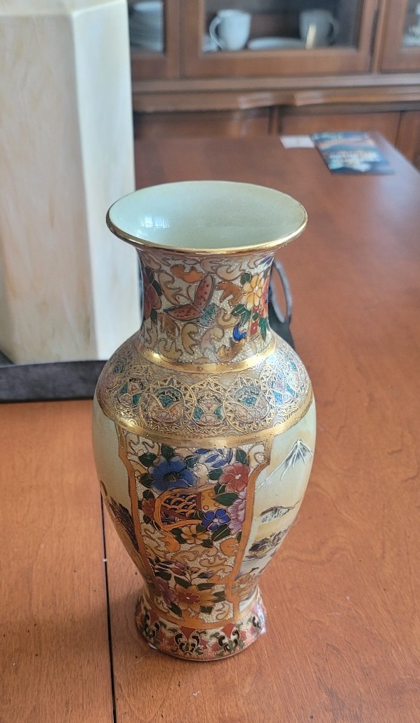 Splendors of Meiji Japanese Decorative Vase – Hand-Painted Imperial Scene