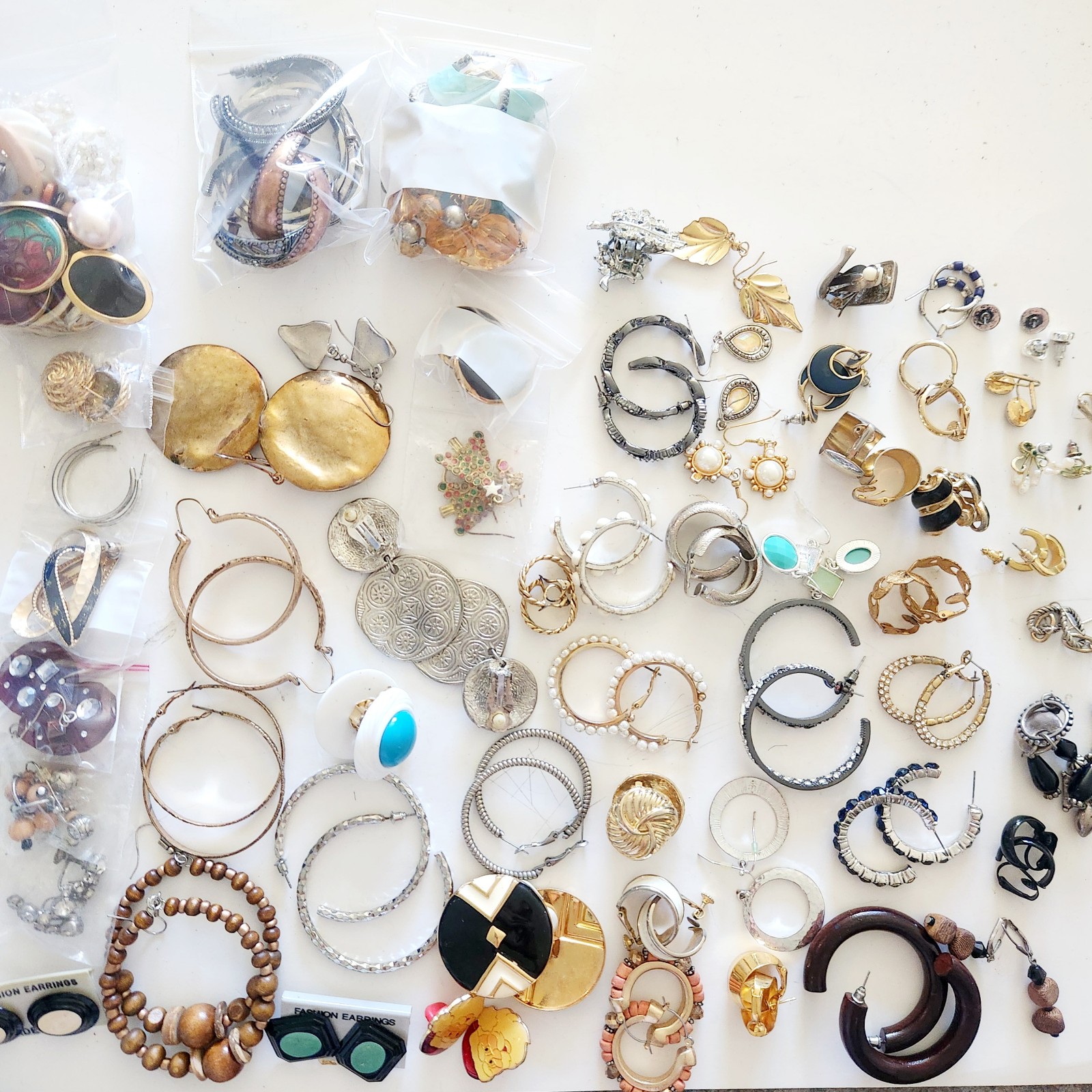 Vintage Earring Lot Pierced Screw Clip Fashion Jewelry 60+ Pair 2lbs Wearable