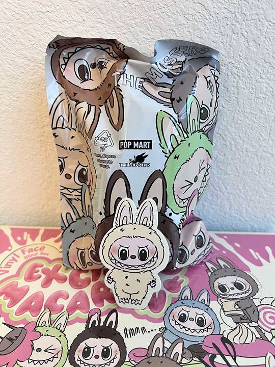 THE MONSTERS - Tasty Macarons Vinyl Face Blind Box | Blind