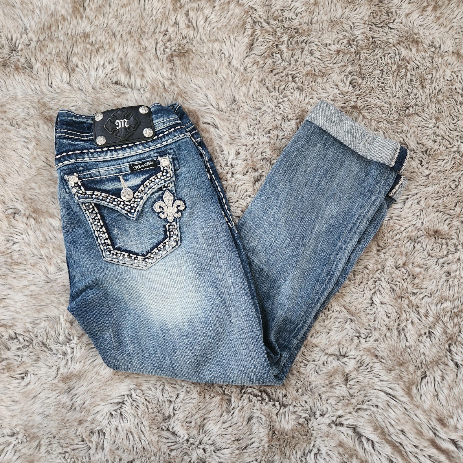 Miss Me Style JE5380EP Easy Capri Silver Fleur De Lis Jeans Medium Wash Size 26