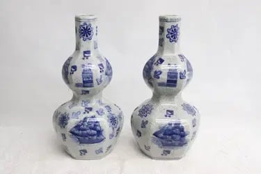 Pair blue and white porcelain gourd shape crackleware vases, 13.1 x6.35 x6.8 ea