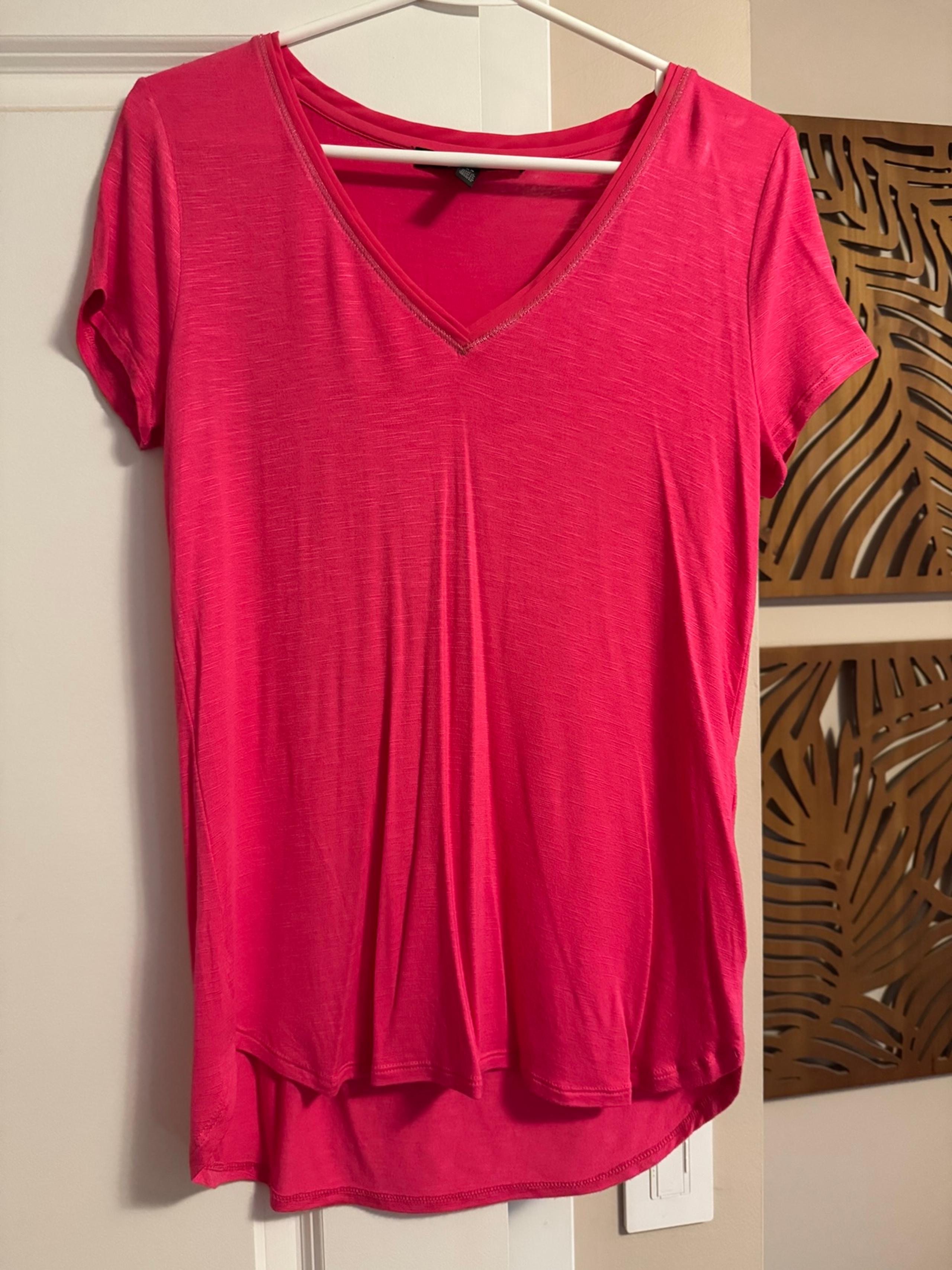 White House Black Market V Neck Tee Hot Pink Size XS NWOT