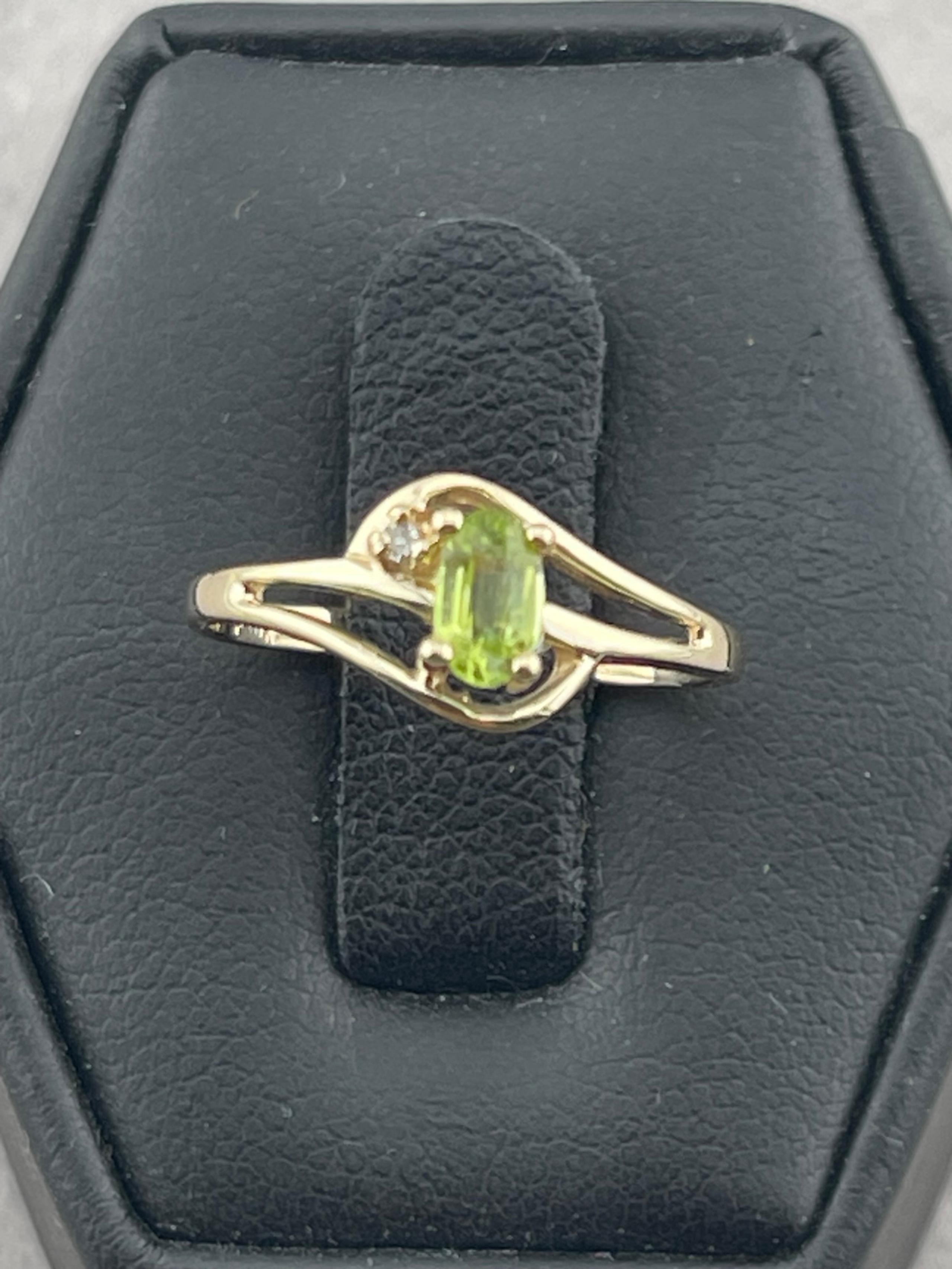 Vintage Peridot and diamond bypass ring 10 karat yellow gold