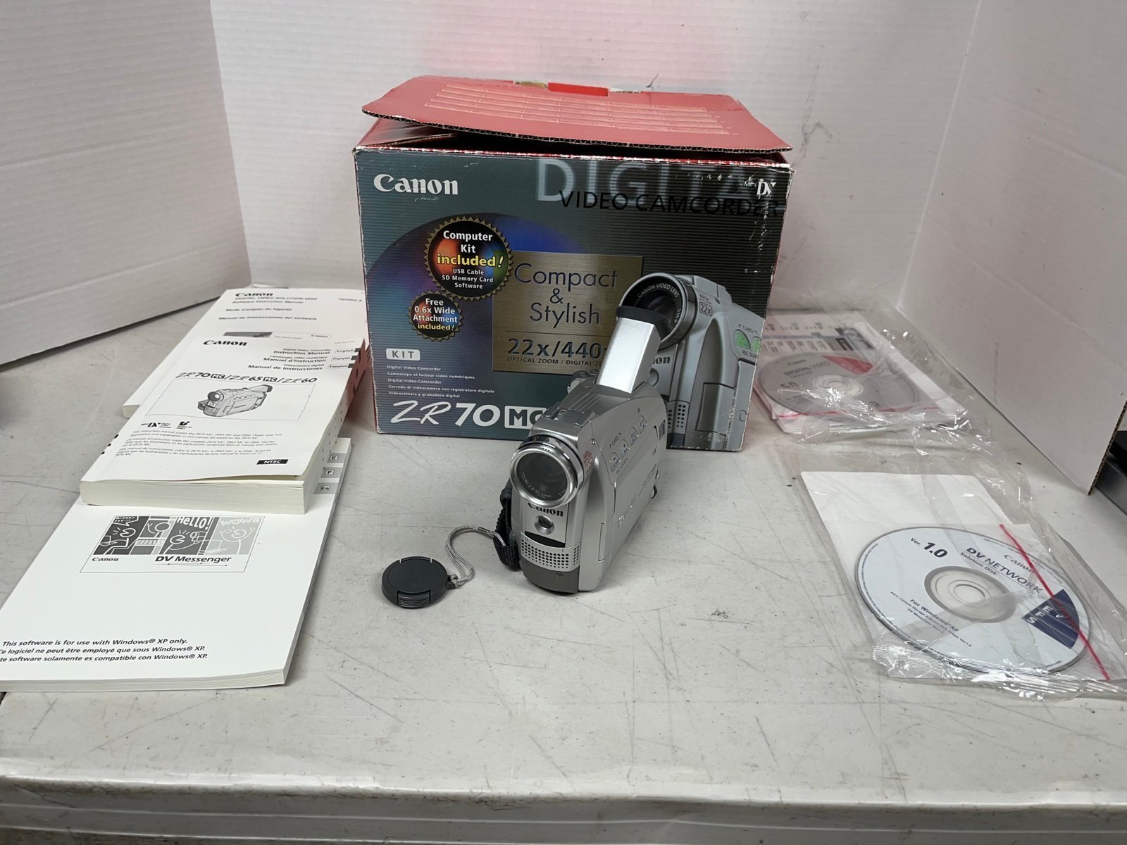 Canon ZR70 MC A Tape Standard Def Video Camera FOR PARTS ONLY