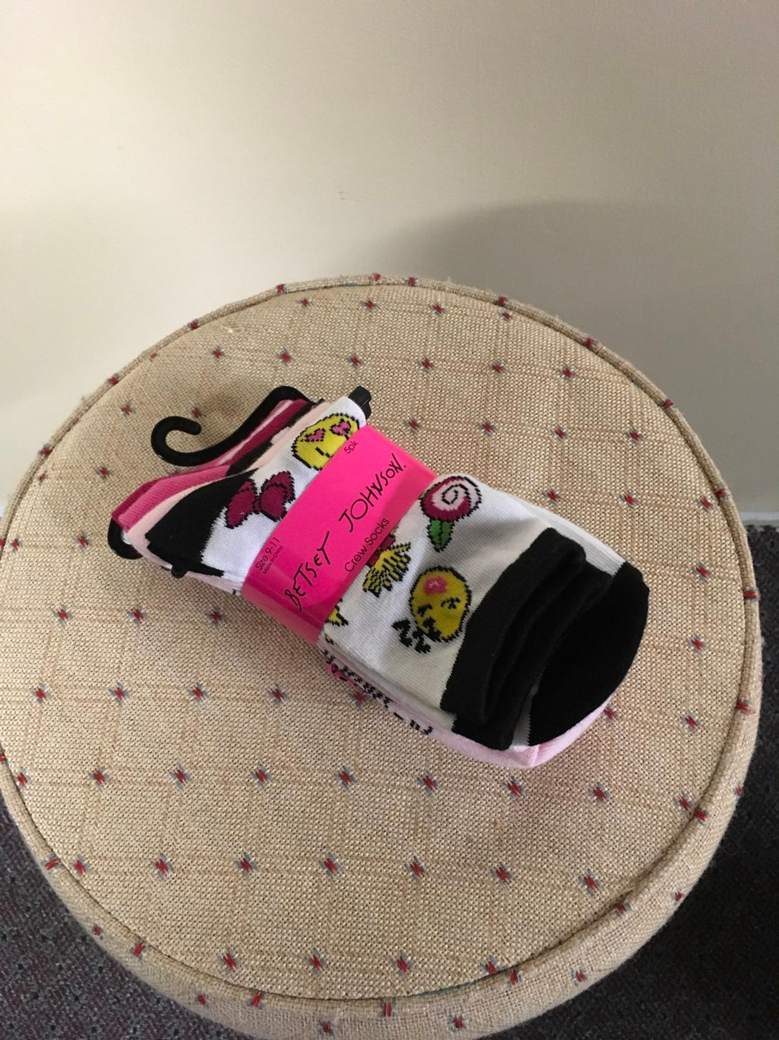 New Betsey Johnson Socks 5 Pairs Black & Pink