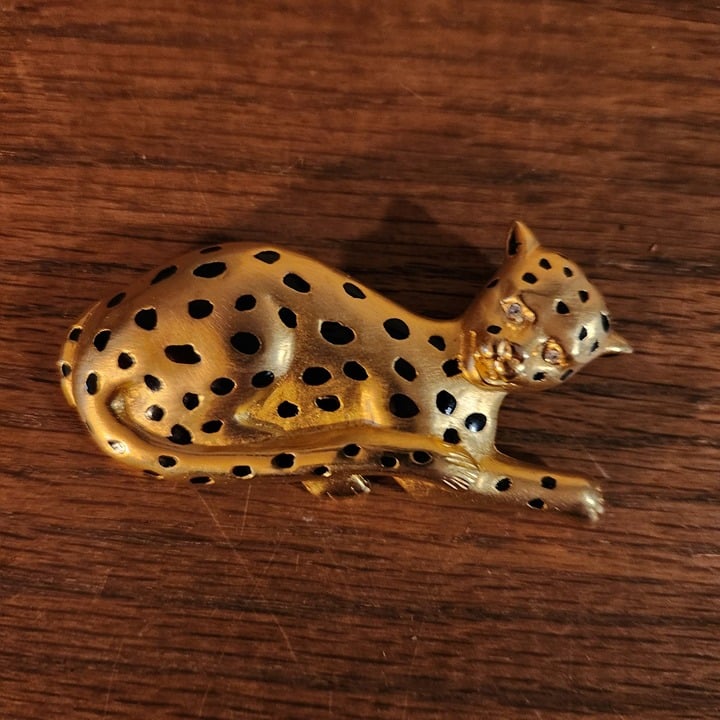 Vintage Doreen Ryan Gold-Tone Leopard Brooch With Rhinestone Eyes