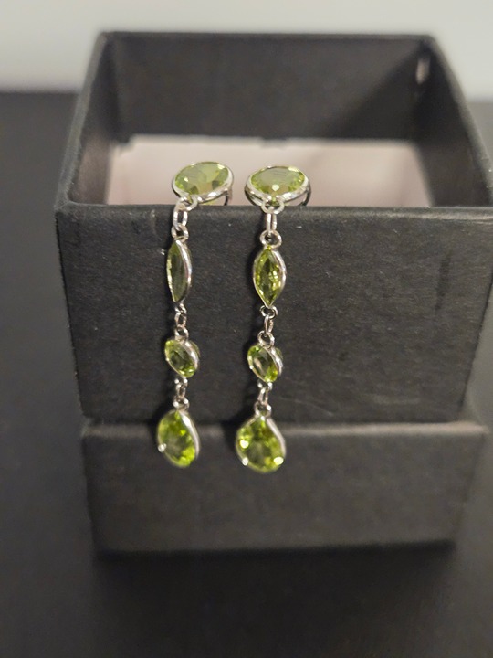 Elegant Macy’s Fine Semi-Precious Peridot & White Gold Dangle Earrings