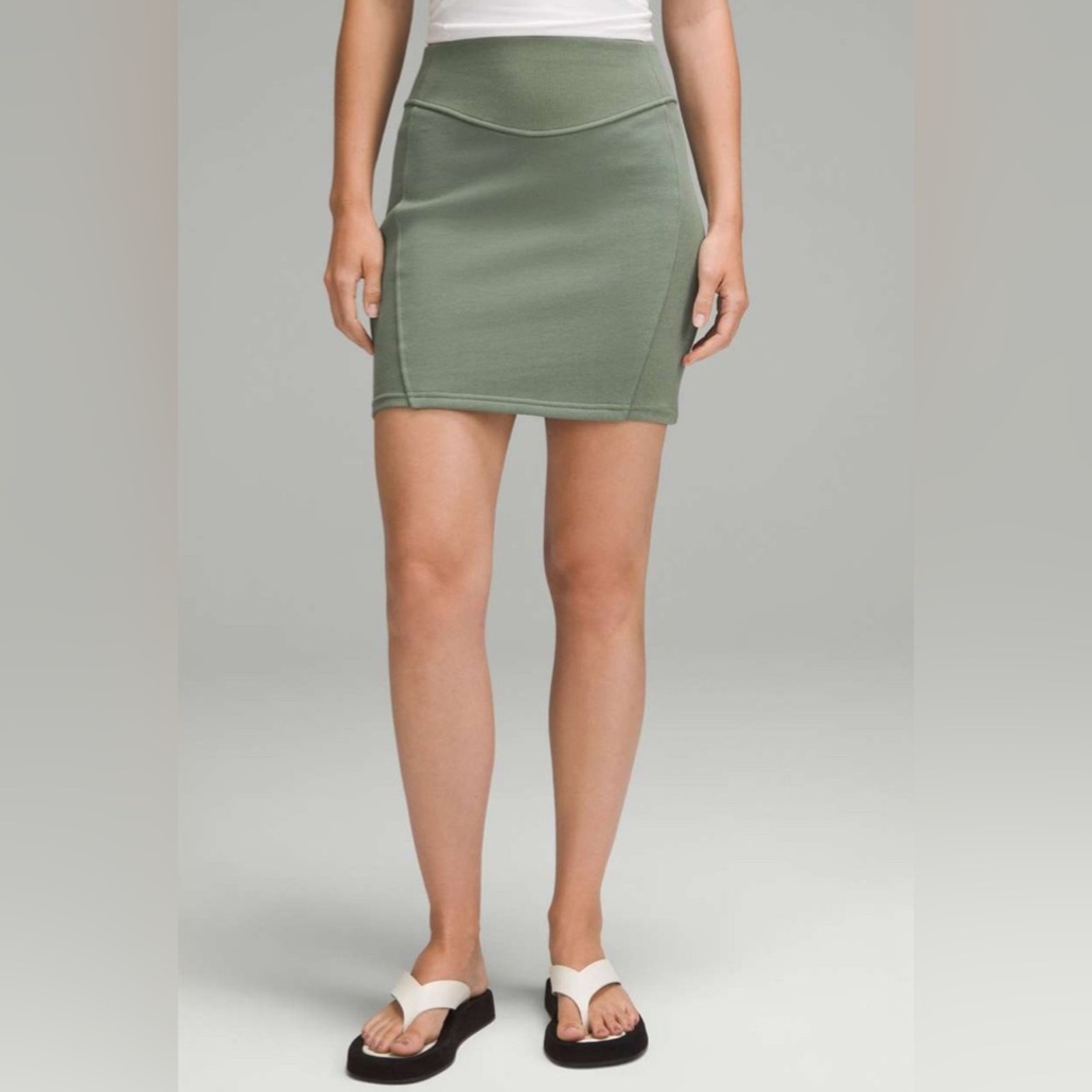 Lululemon Scuba High-Rise Mini Skirt Grey Eucalyptus Medium Yoga Athleisure NWT