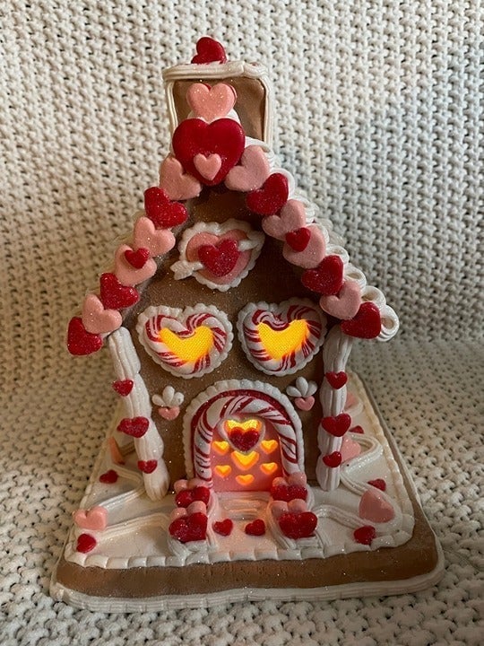 Valentines gingerbread house - Cupcakes and Cashmere Pink & Red