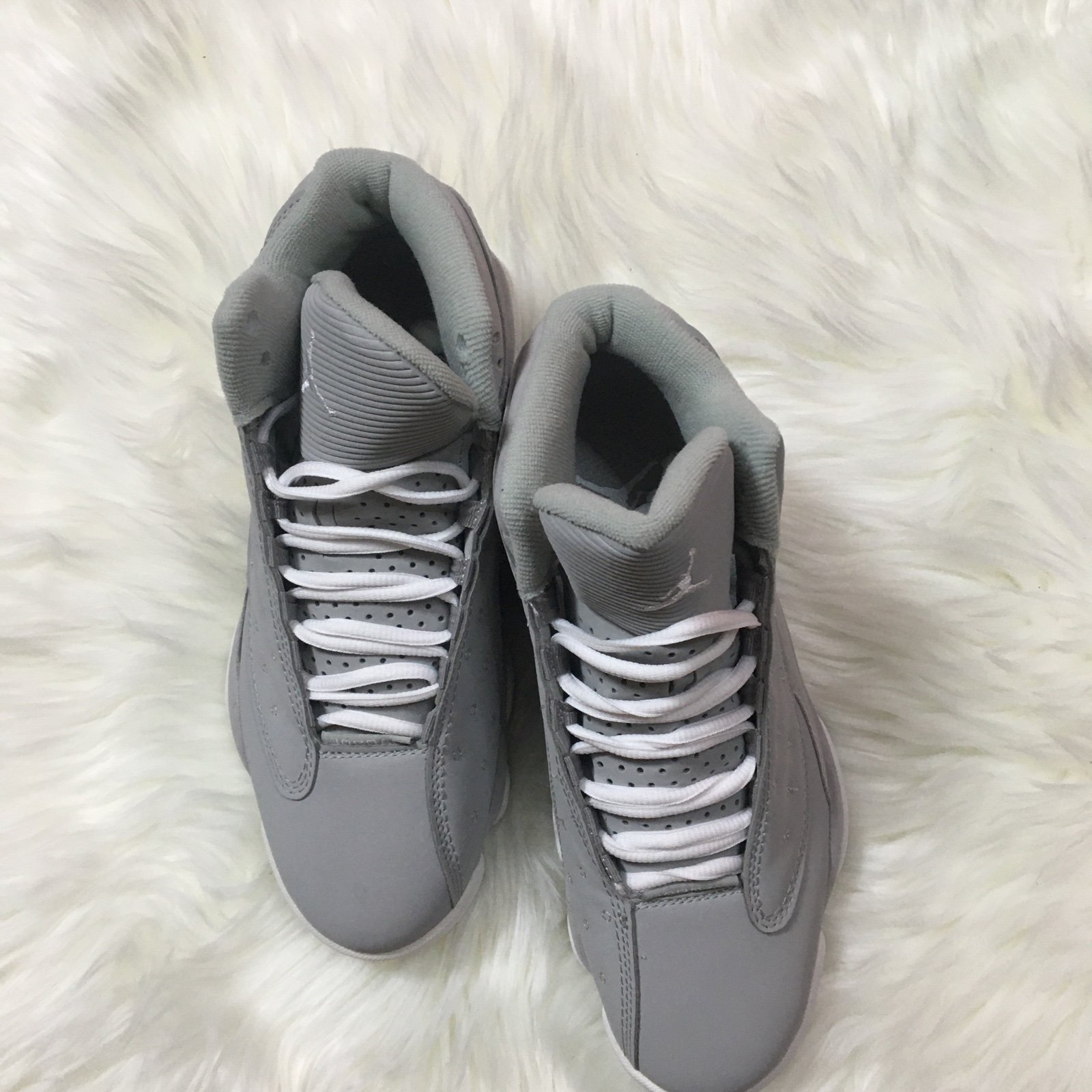 Nike air Jordan 13 men’s basketball shoes size 9 in grey
