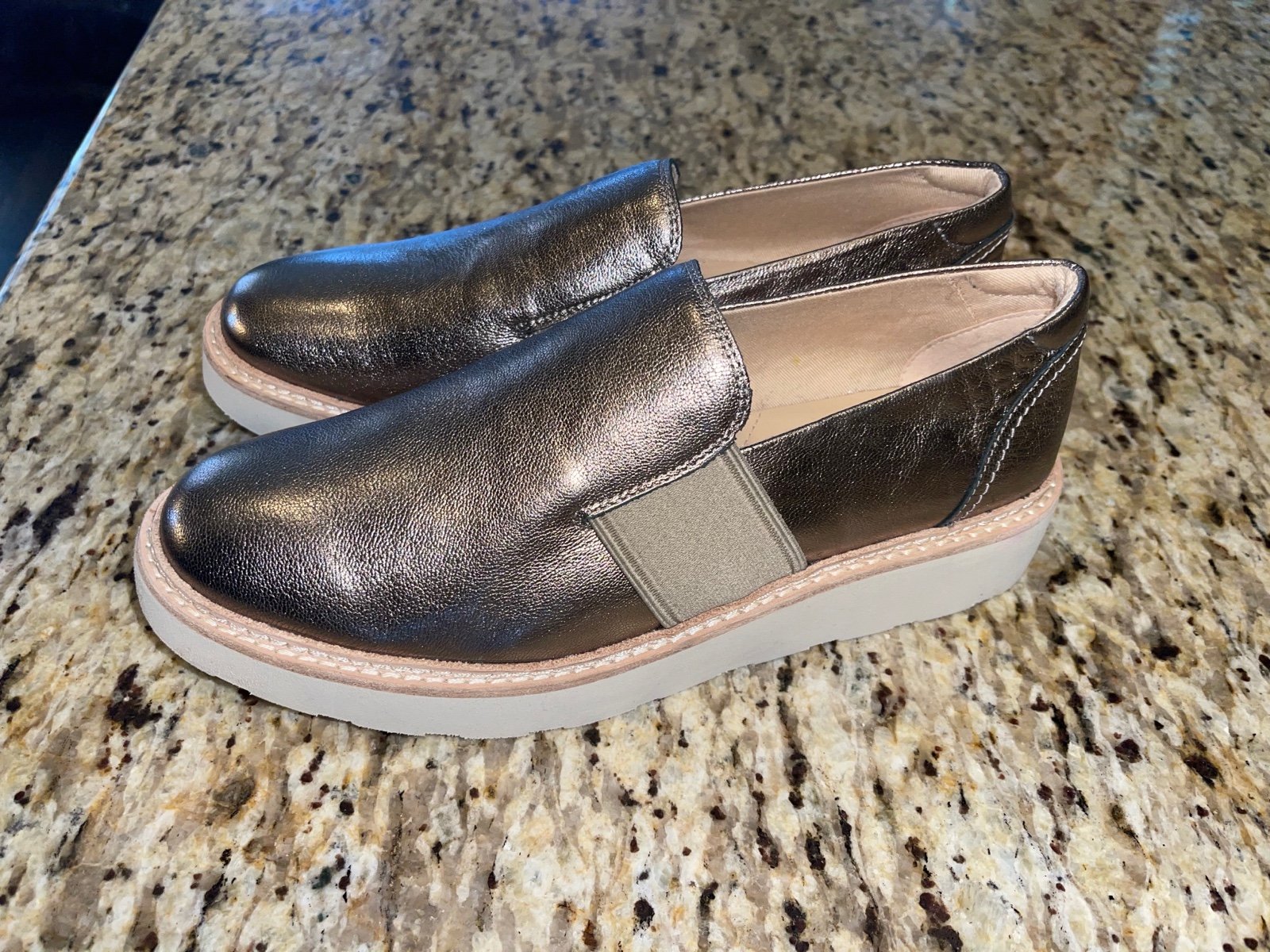 Clarks Trace Easy Metallic Leather Shoes Slip on Sneaker, Women Size 9 M, NEW