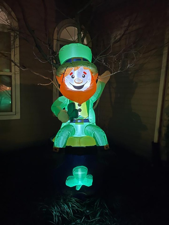 6FT St Patrick Sitting Leprechaun Inflatable for Yard Garden Decoration