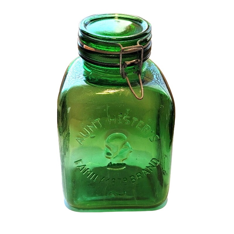 Emerald Green Glass Jar Aunt Hester's Lid Italian 1971 4 Quarts Vintage