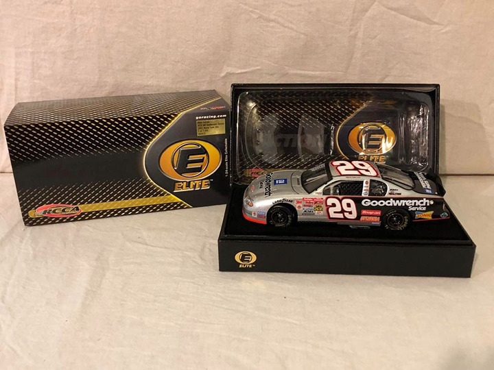 NIB RCCA 2002 #29 Kevin Harvick GM Goodwrench Services Monte Carlo Elite 1:24 Di