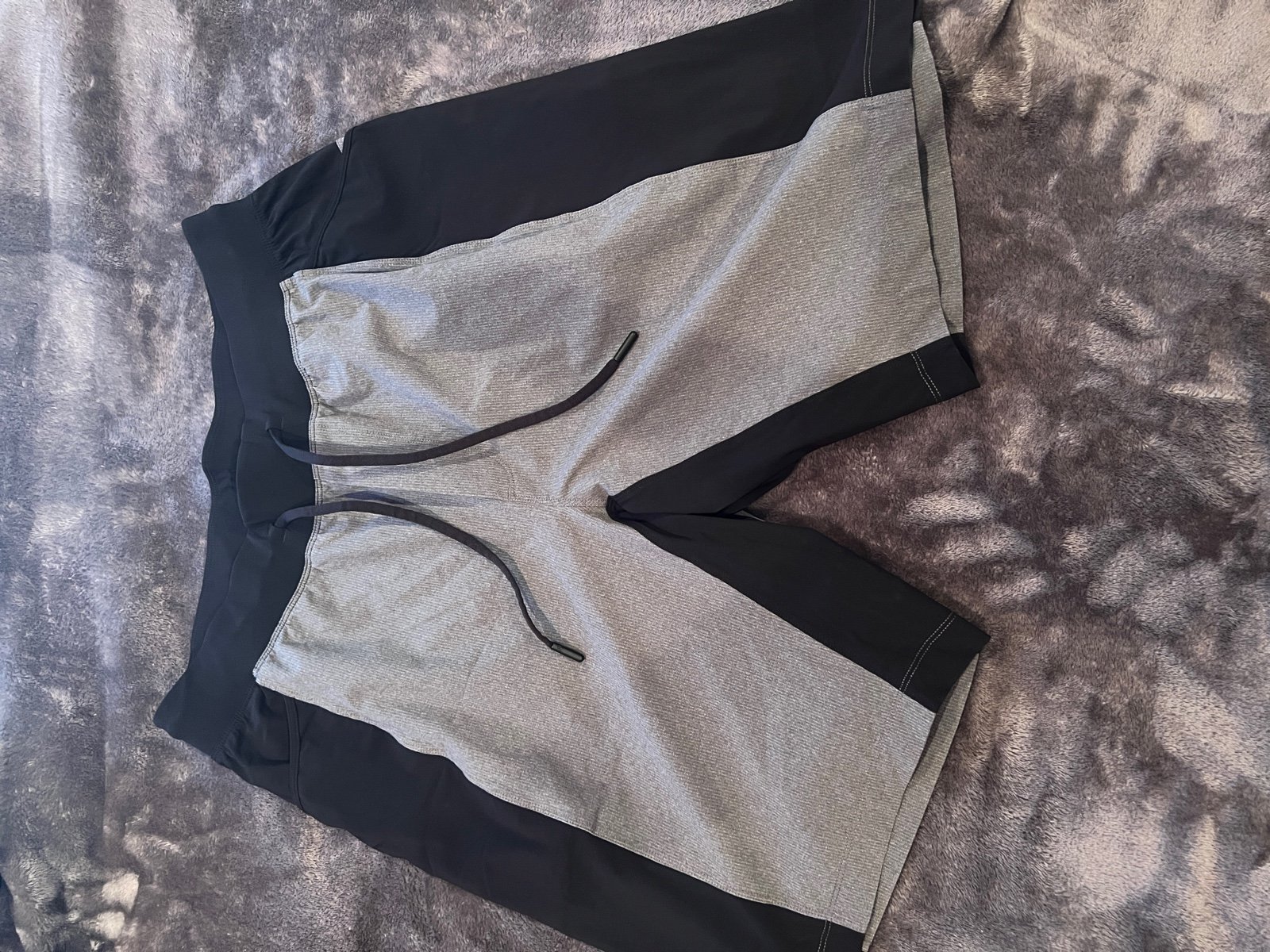 Lululemon Mens Active Shorts Size Large Black Gray Athletic Drawstring Lined
