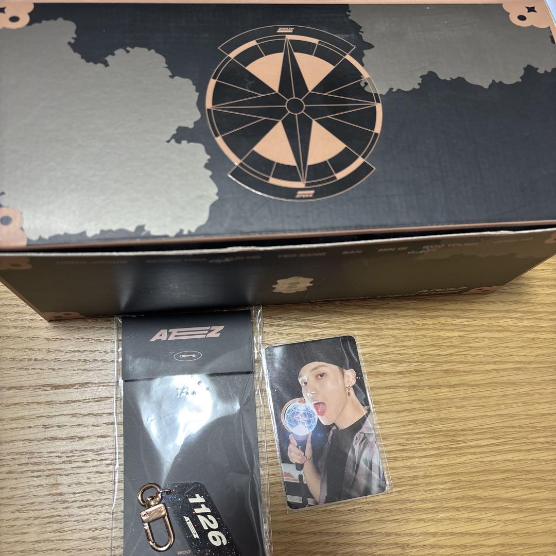 ATEEZ Atiny Light Stick (ver. 1) Lightining Photocard Keyring