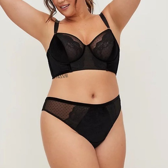 TORRID NWT SET VELOUR AND LACE UNDERWIRE BRALETTE AND THONG SIZE 2X