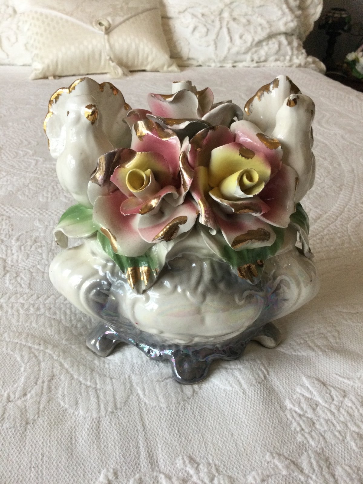 capodimonte large flower and doves