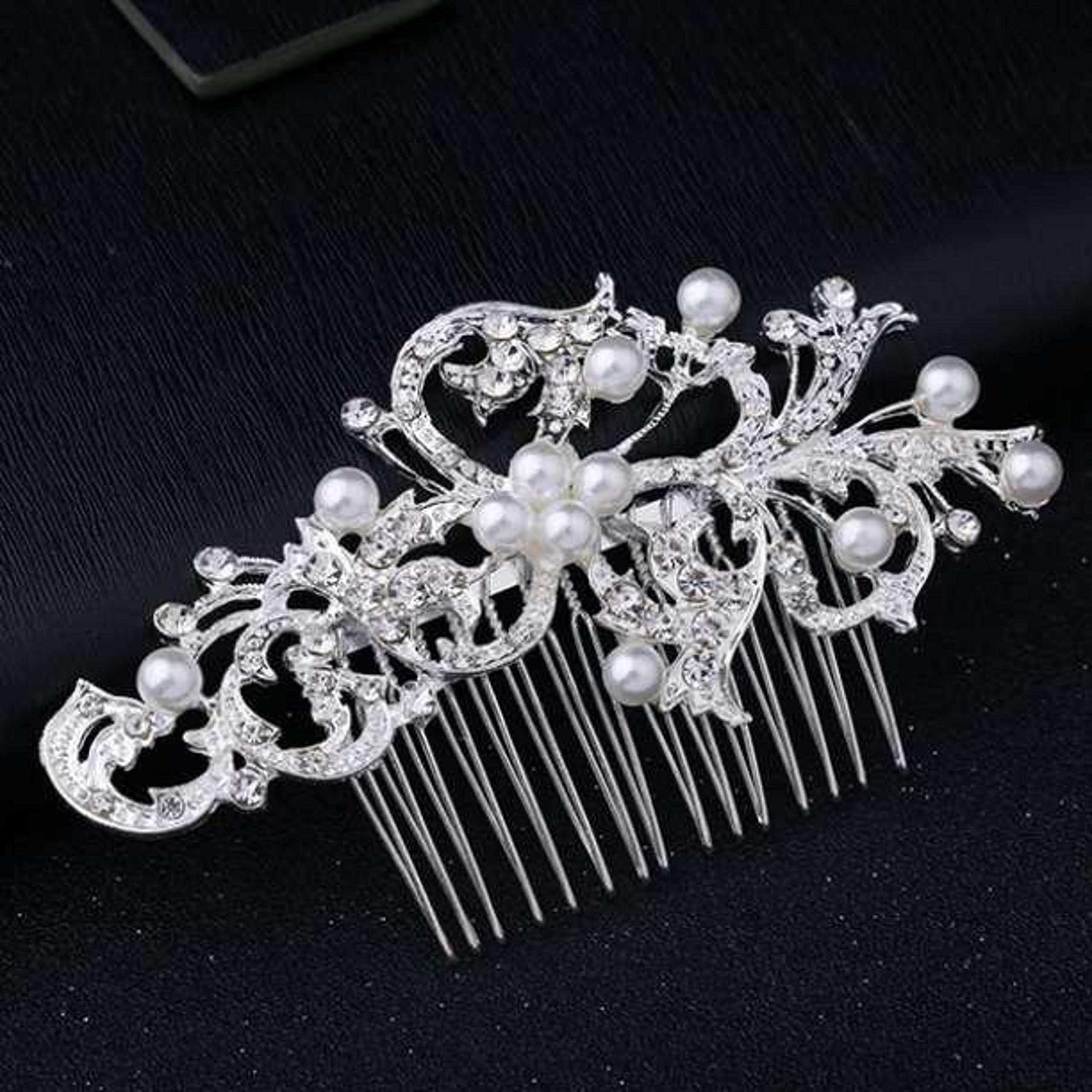 Just a little! Pearl Rhinestone Hair Accessory II, one piece