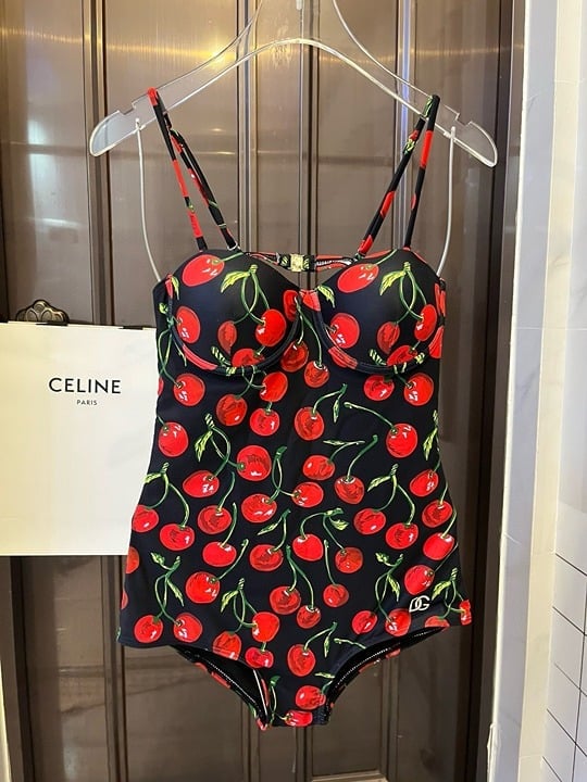 A bathing suit that appeals to a man's eye