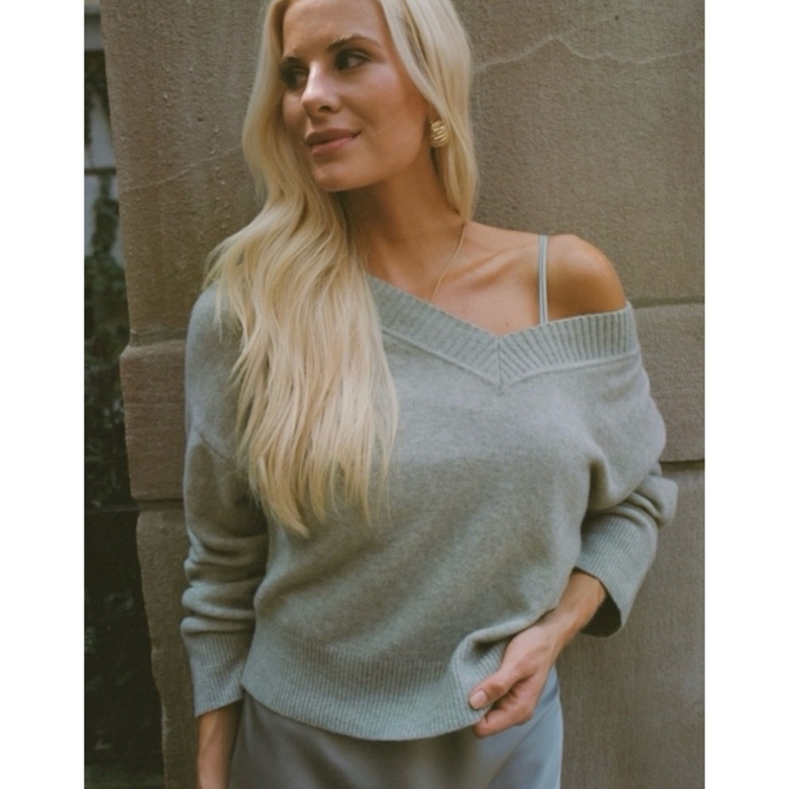 Abercrombie Kathleen Post V Neck Merino Wool Crop Sweater
