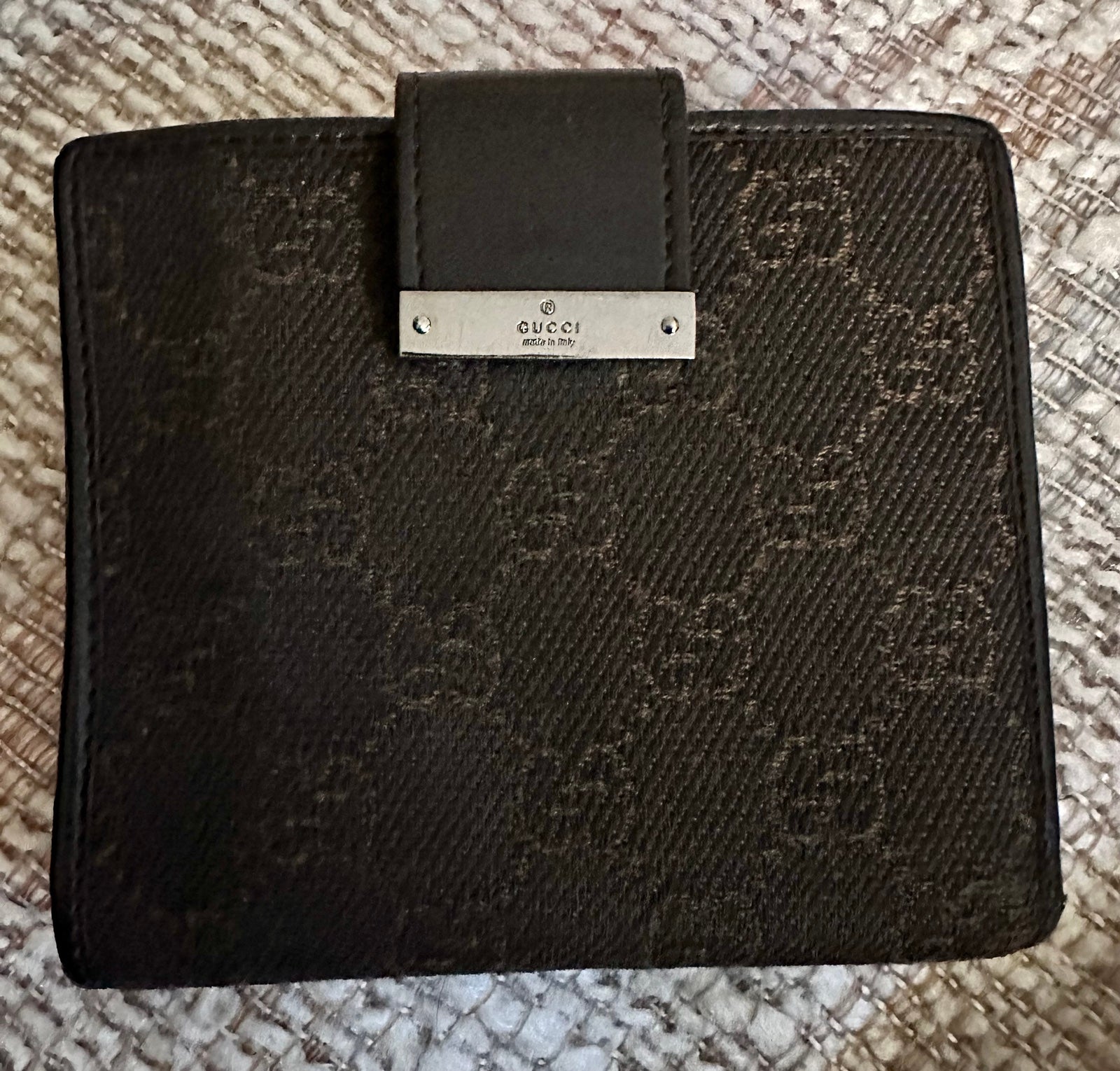 Gucci compact wallet