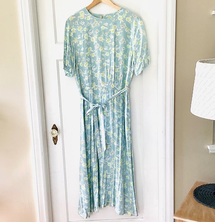 Vintage blue Floral Midi Dress The TOG Shop size 16 100% rayon made in USA belt