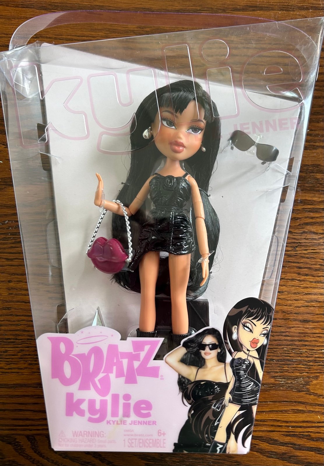 Bratz x Kylie Jenner Day
Fashion Doll with
Accessories and Poster NEW