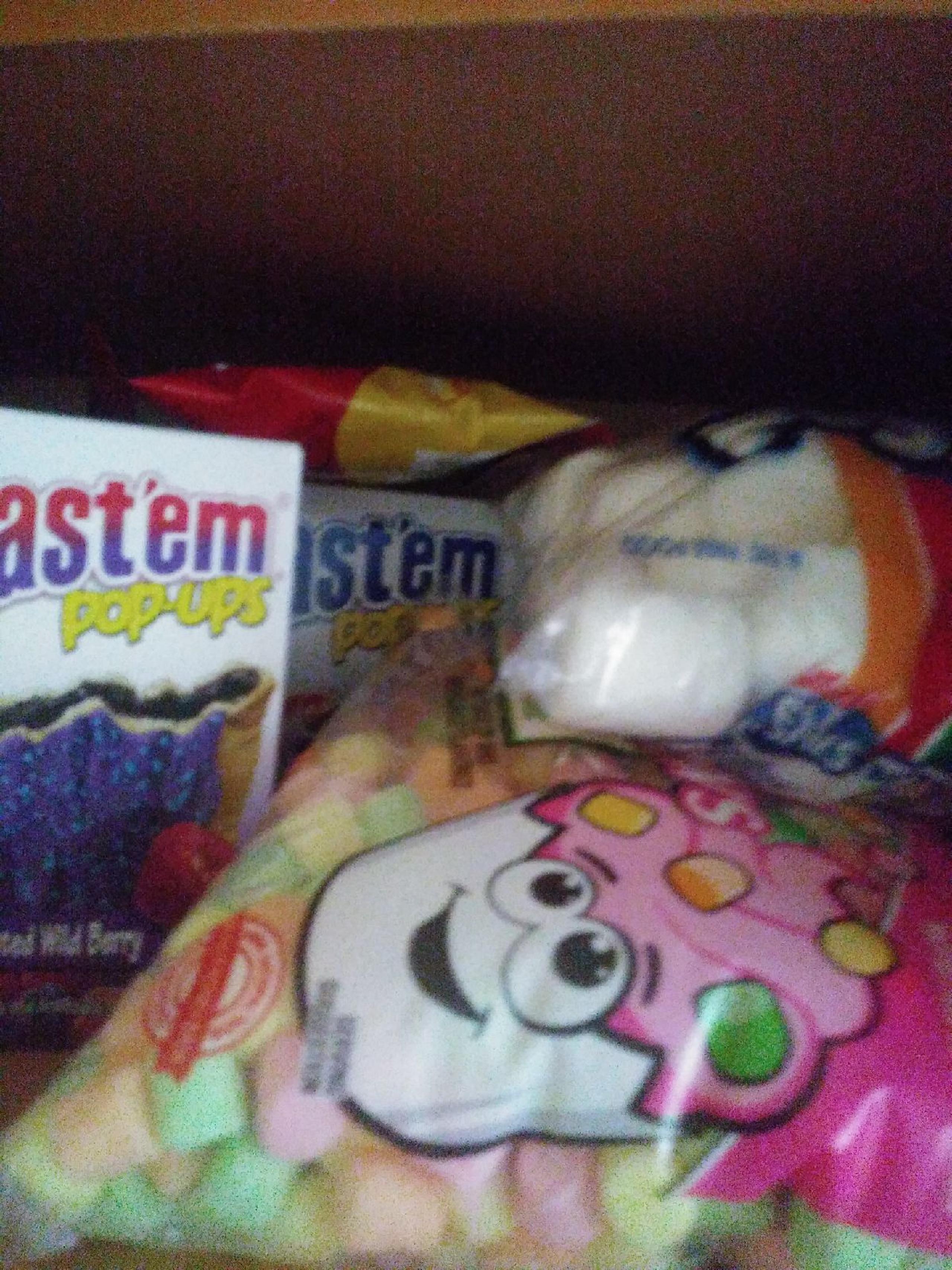 Im selling sum snacks.