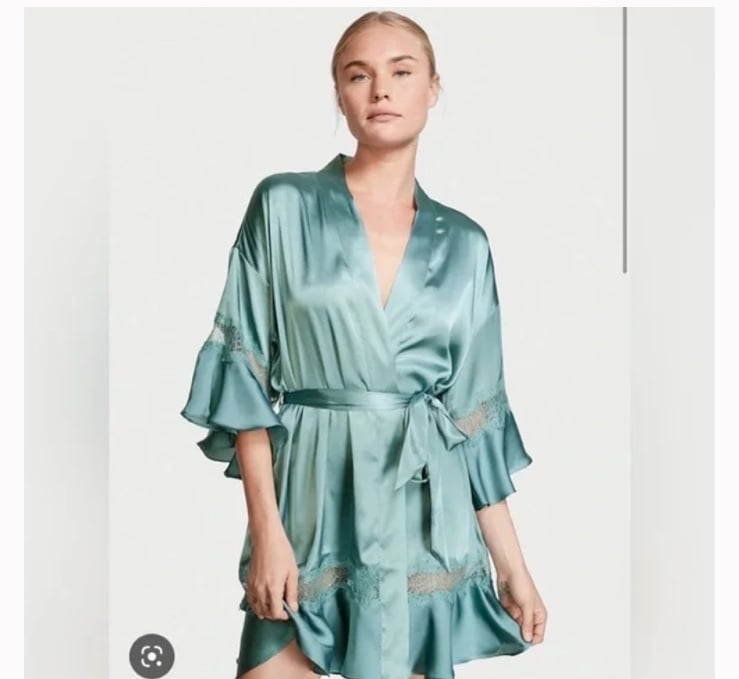 Victoria’s Secret Flounce Satin & Lace Robe M/L