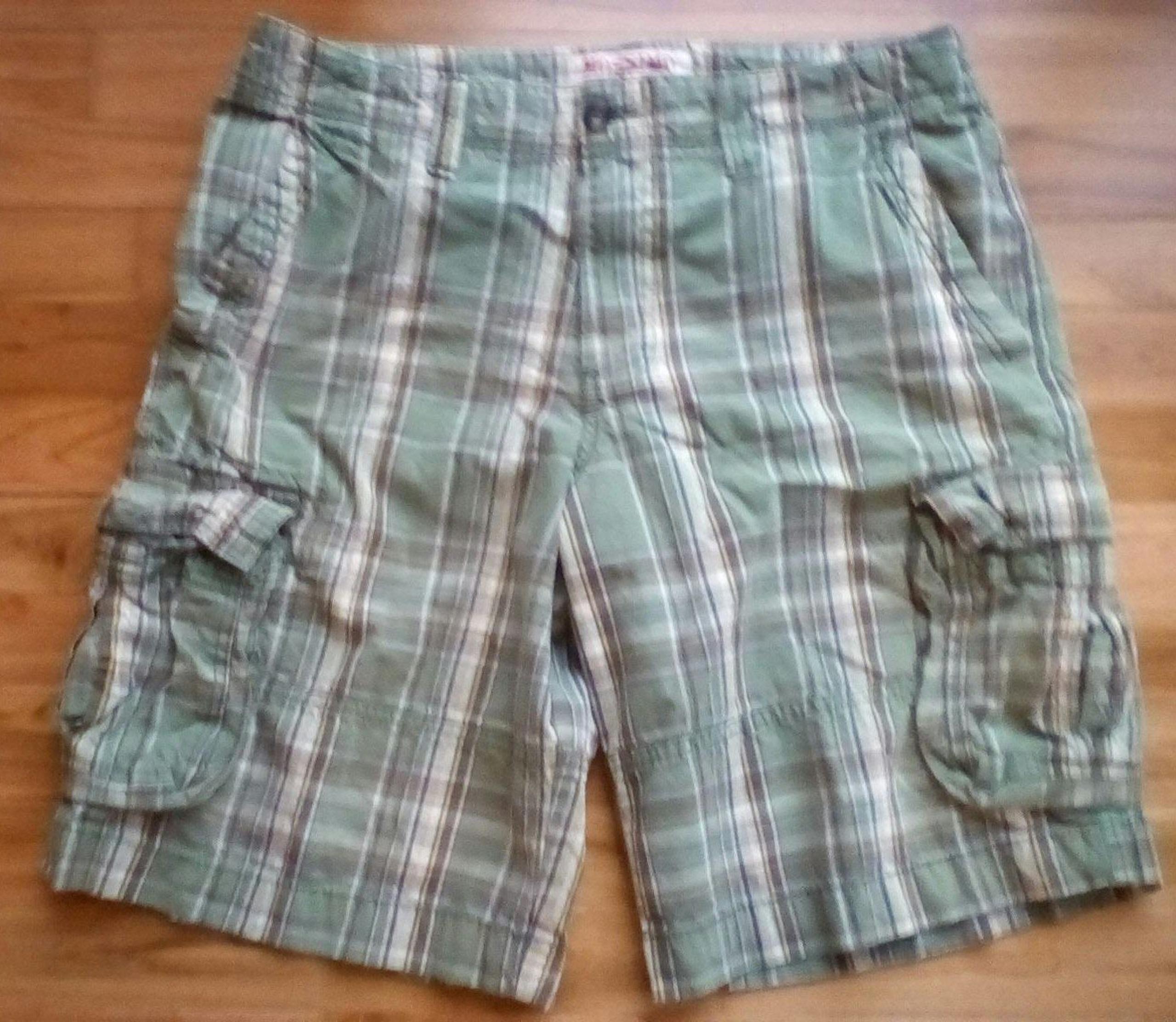 MOSSIMO SUPPLY Co. "Cargo' Shorts; 6-Pockets Total; Size: 34