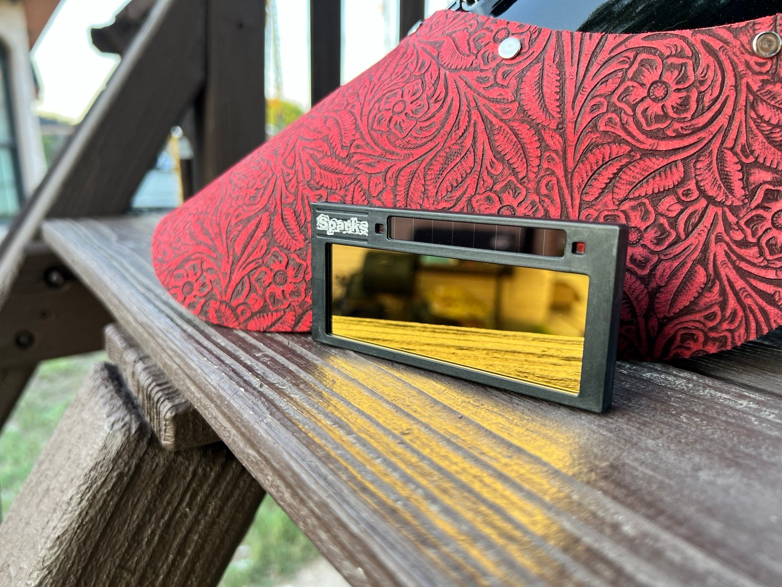 Variable Auto Darkening Gold Lens