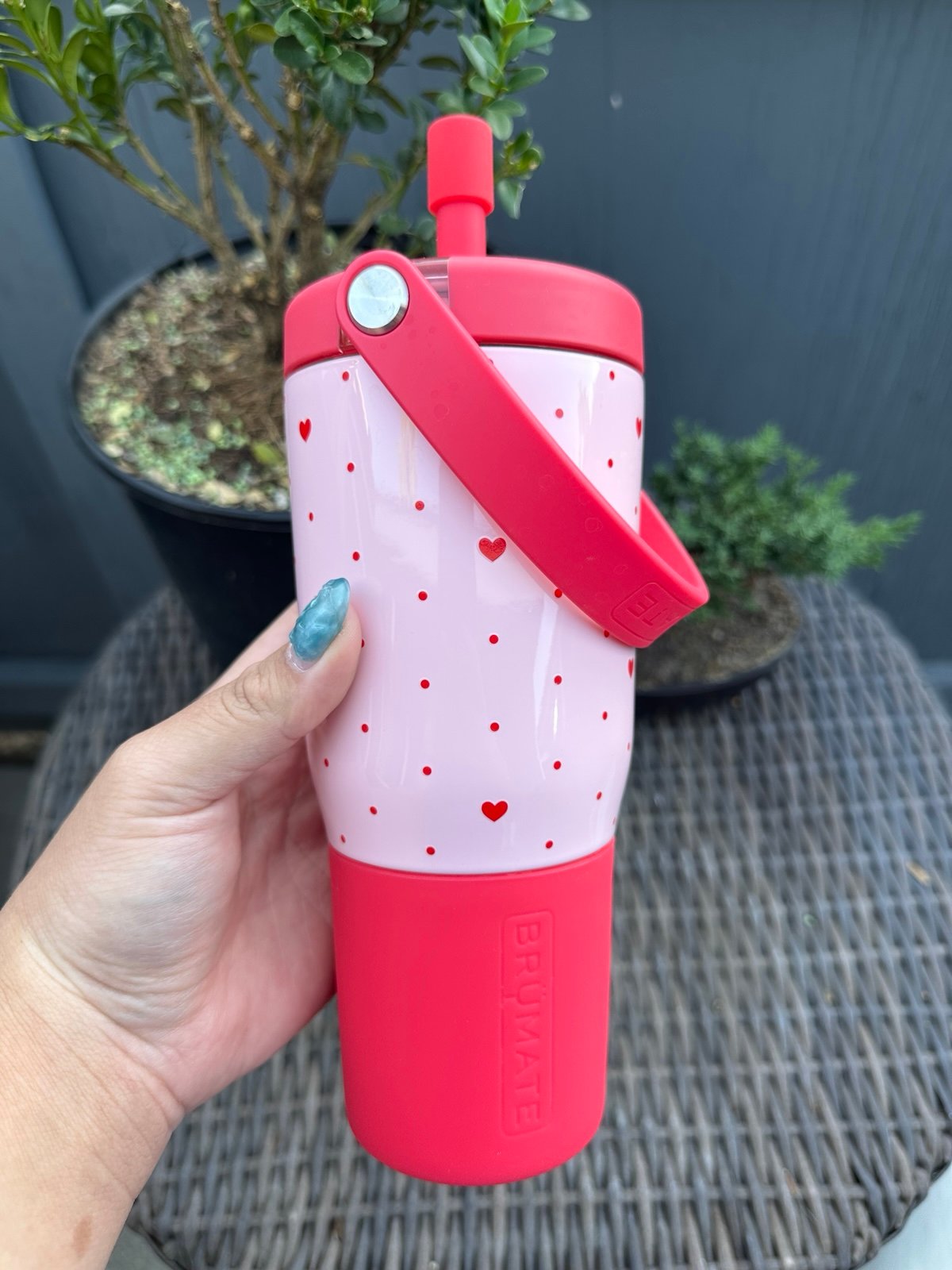 Brumate Resa / 25oz / Color: Be Mine
