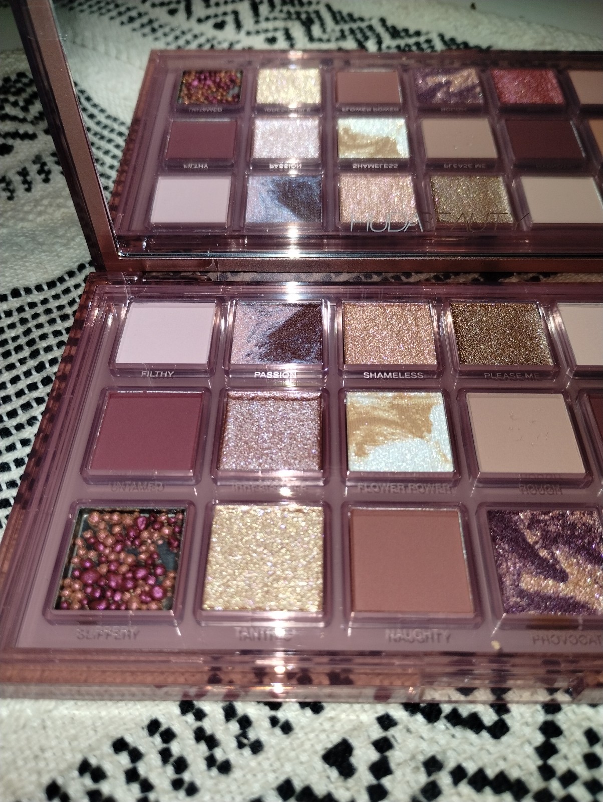 フダビューティー　Huda Beauty Naughty ノーティー　パレット 試してみた】NAUGHTY NUDE Huda Beautyのリアルな口コミ