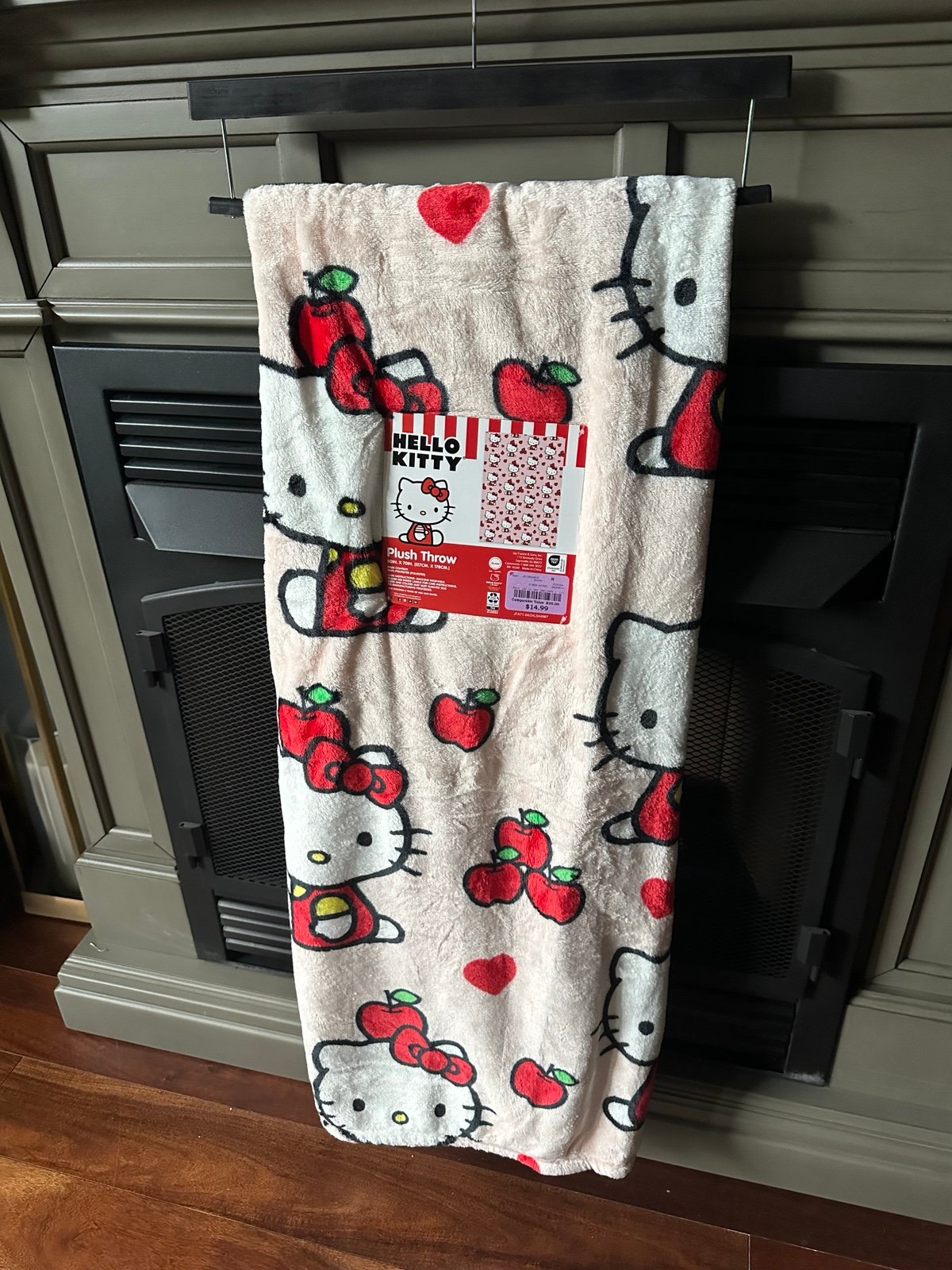 Hello Kitty Apple And Heart Blanket