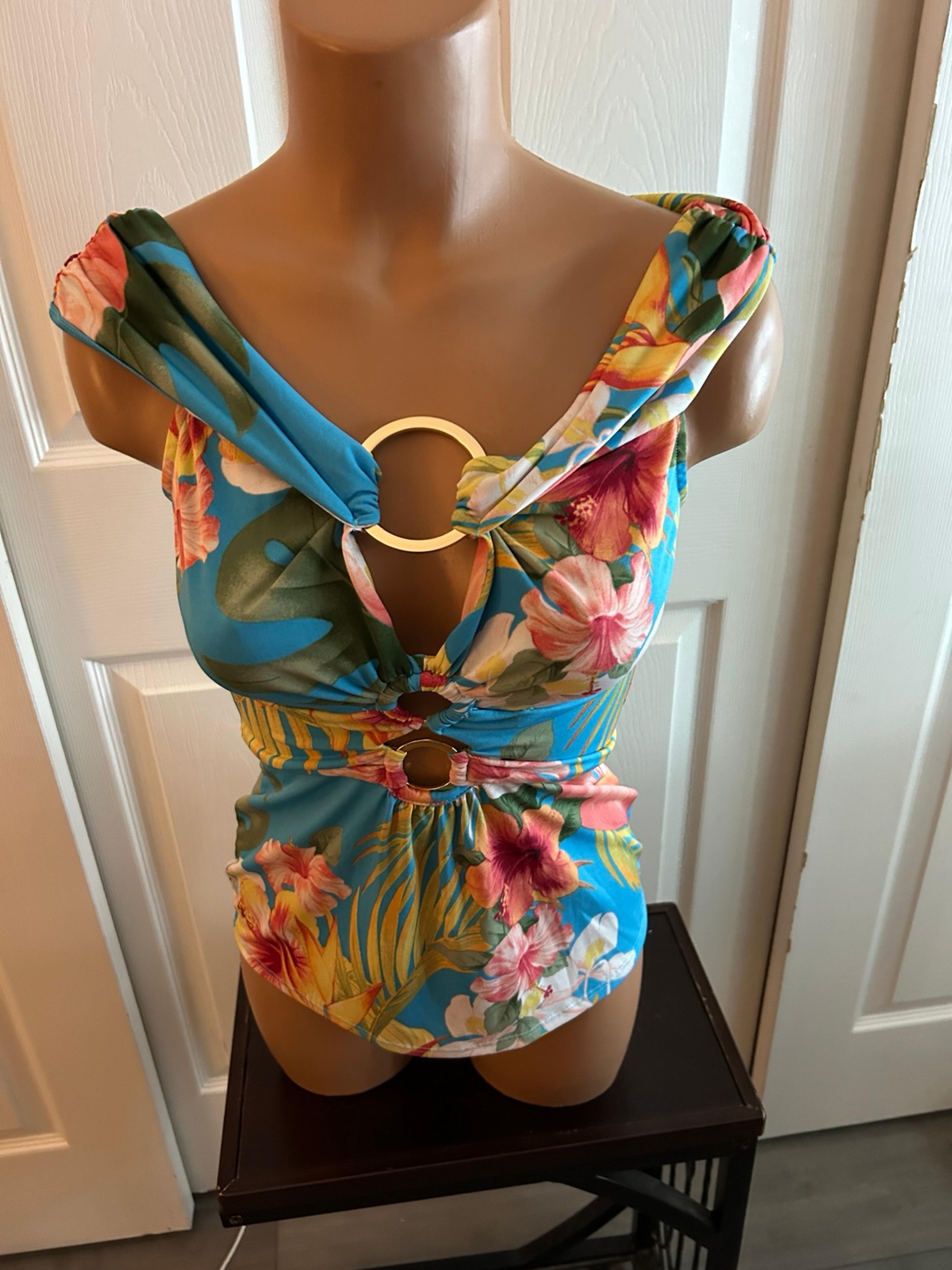 Venus Gold Ring Cutout Top Off the Shoulder Size Small S brand new
