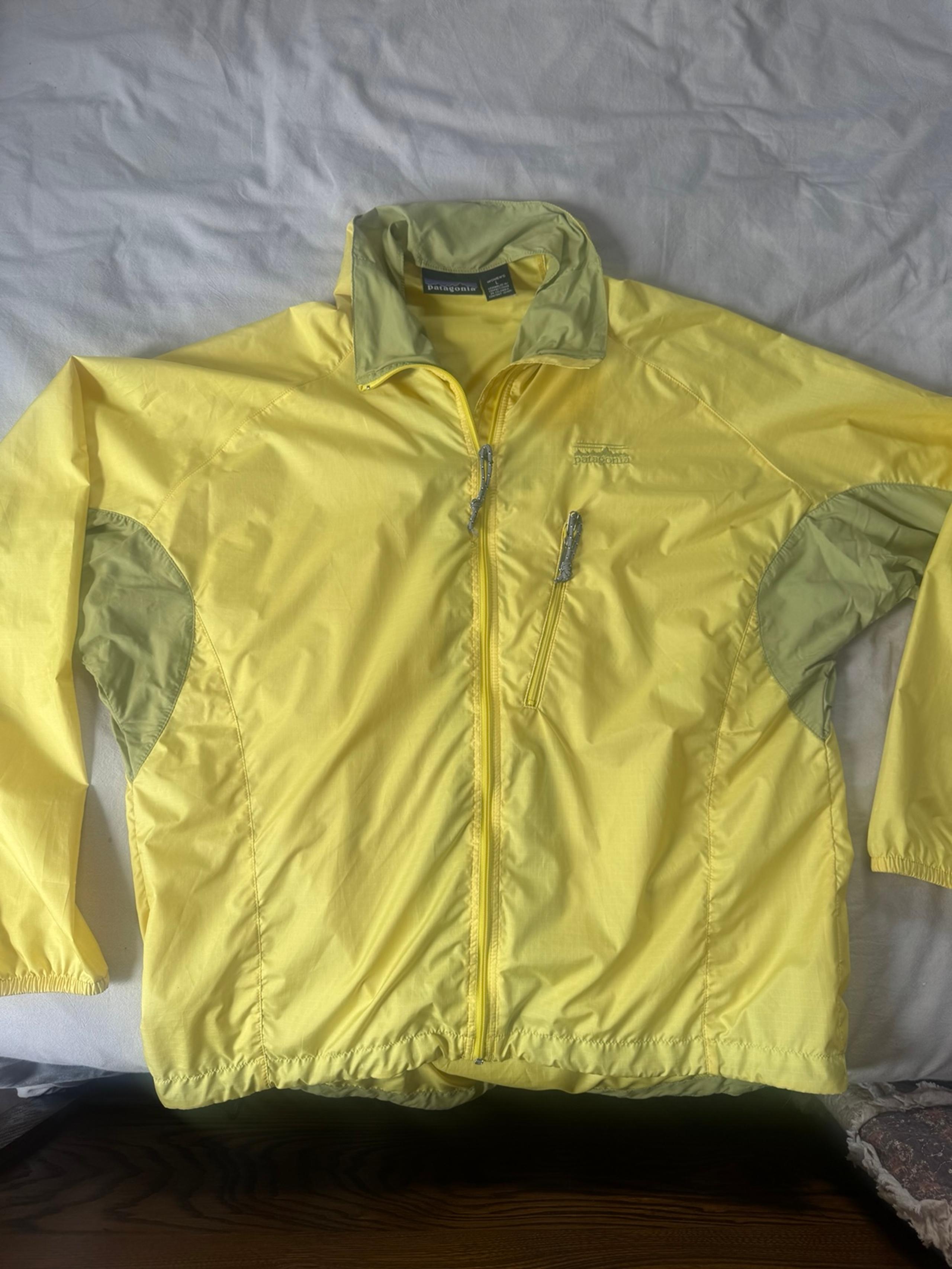 Patagonia women’s wind breaker!