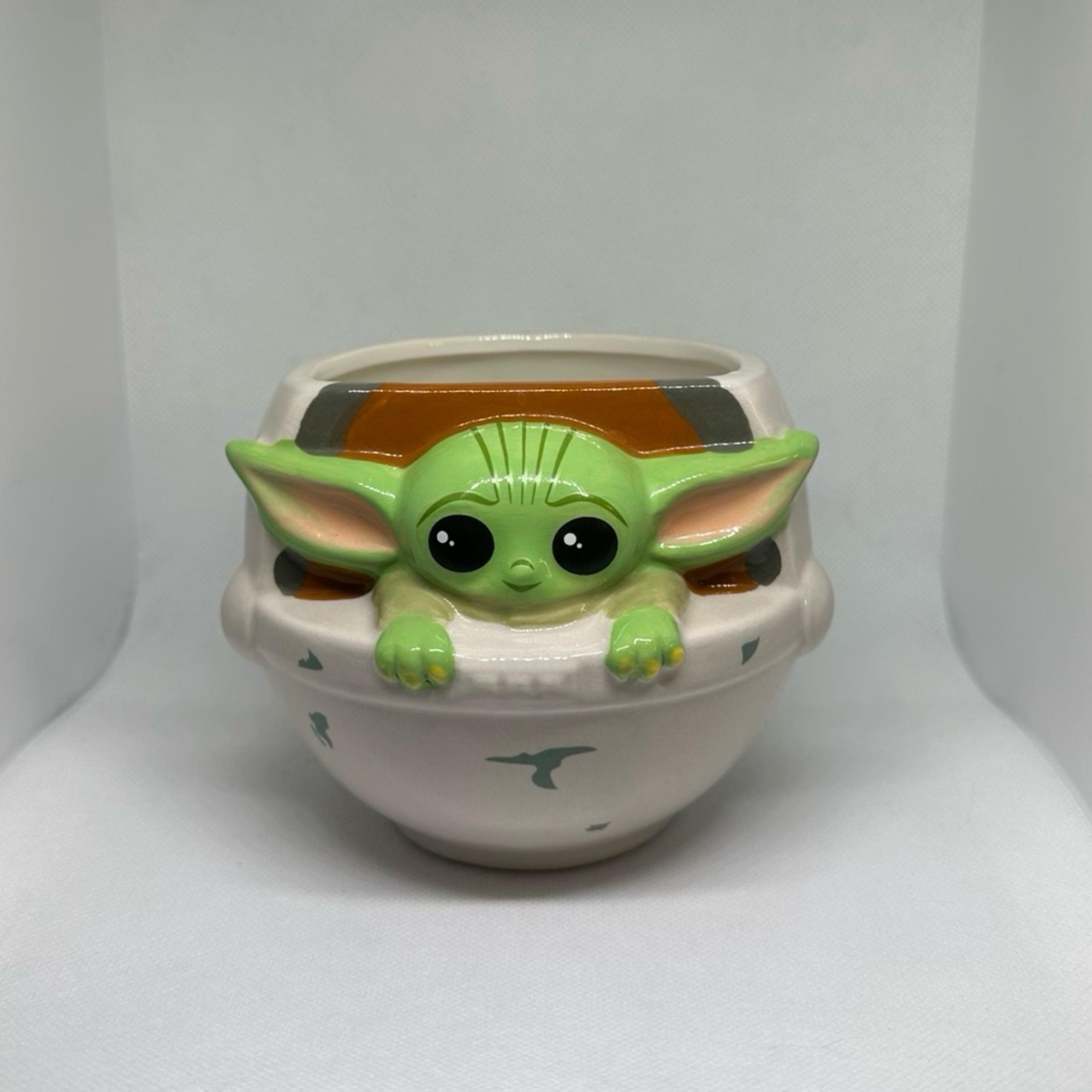 STAR WARS: THE MANDALORIAN GROGU SPACESHIP 20 OZ. COFFEE MUG