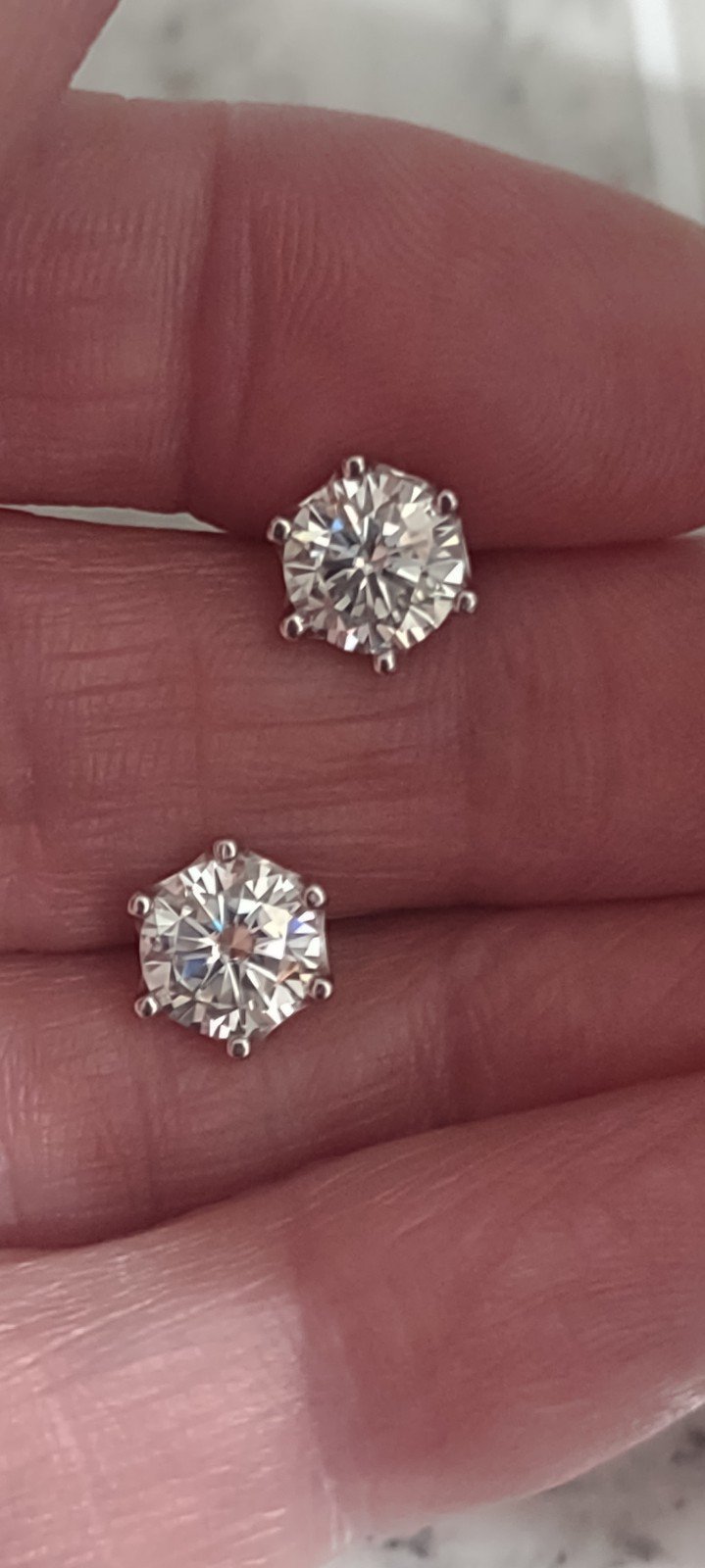 New 1 carat per stud screw back diamond and platinum filled 925 Sterling gra