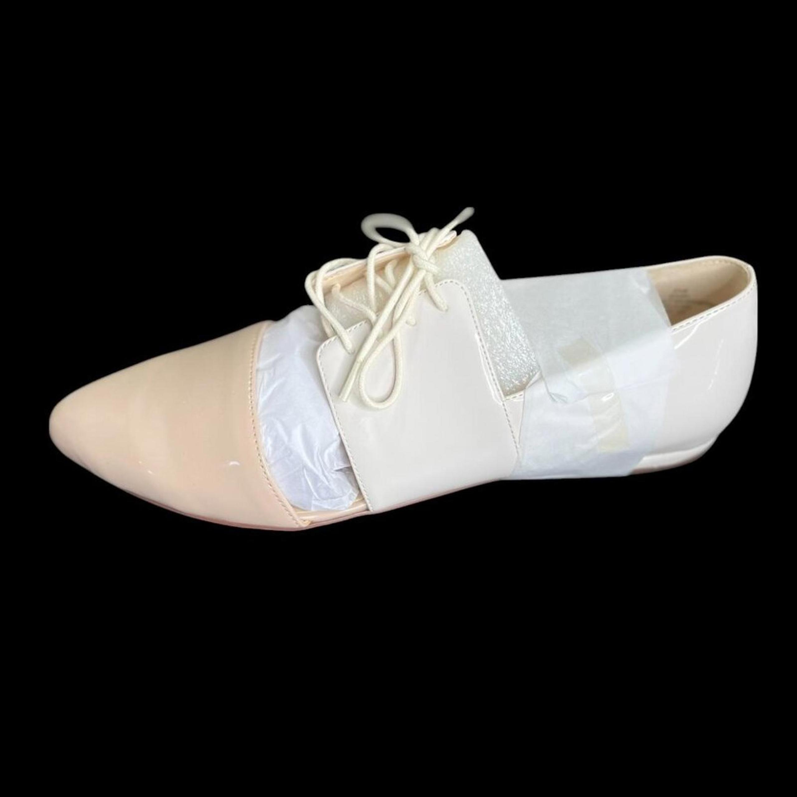 Nine West Skylaro Flats Women's 9.5 white Print Patent Leather Lace Up