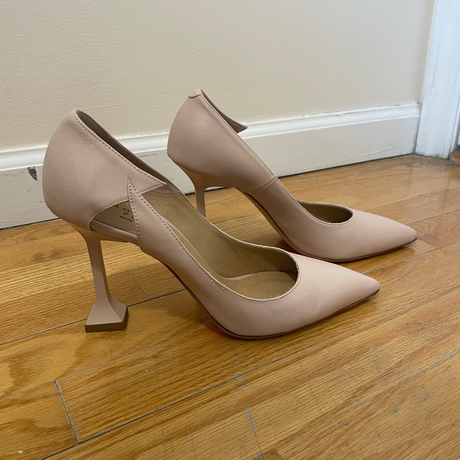 Isabelle Paris 801x Beige Pointed Toe Pumps Size 39.5 (US 9)