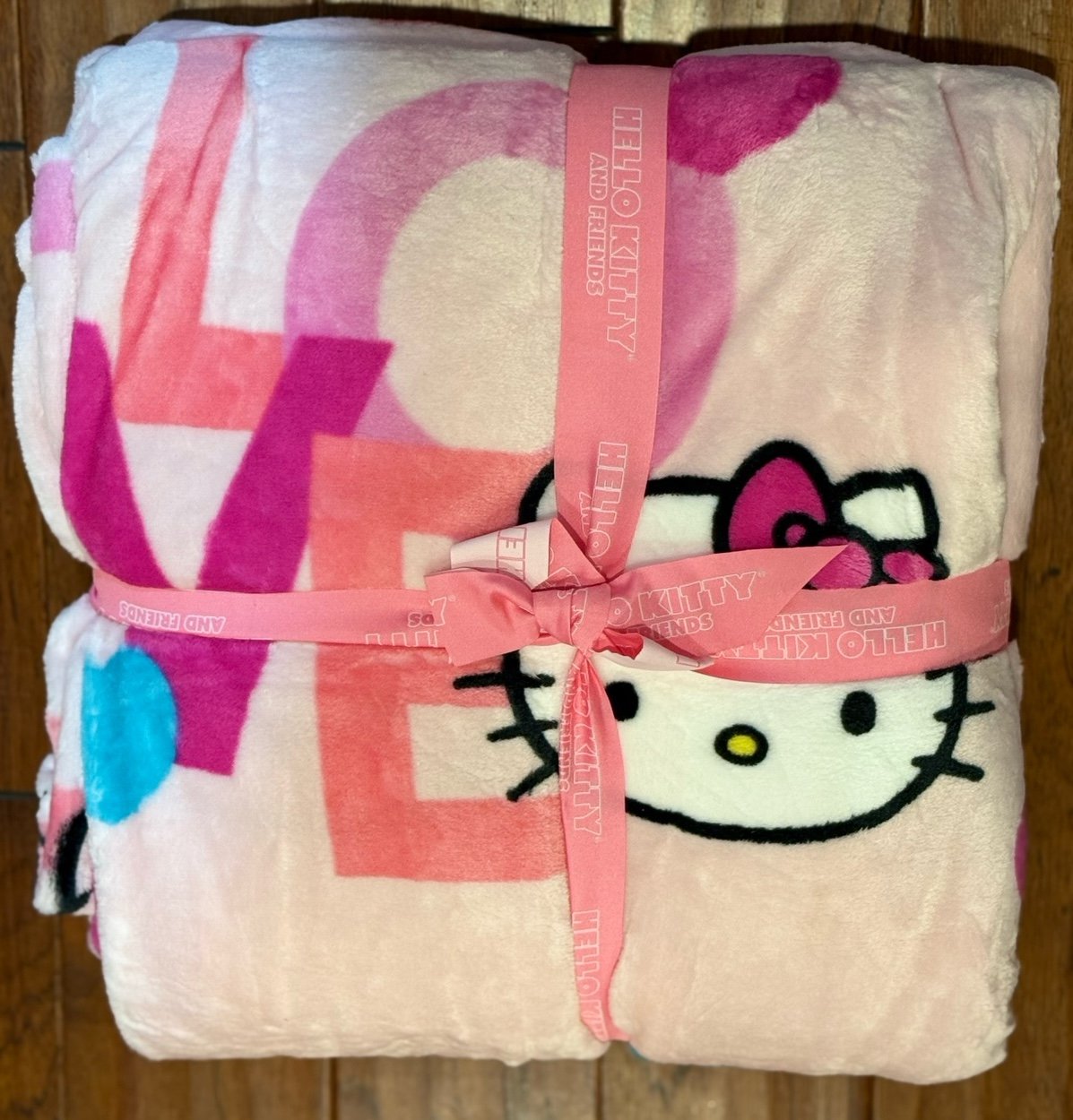 Hello Kitty LOVE Valentines Day Queen blanket