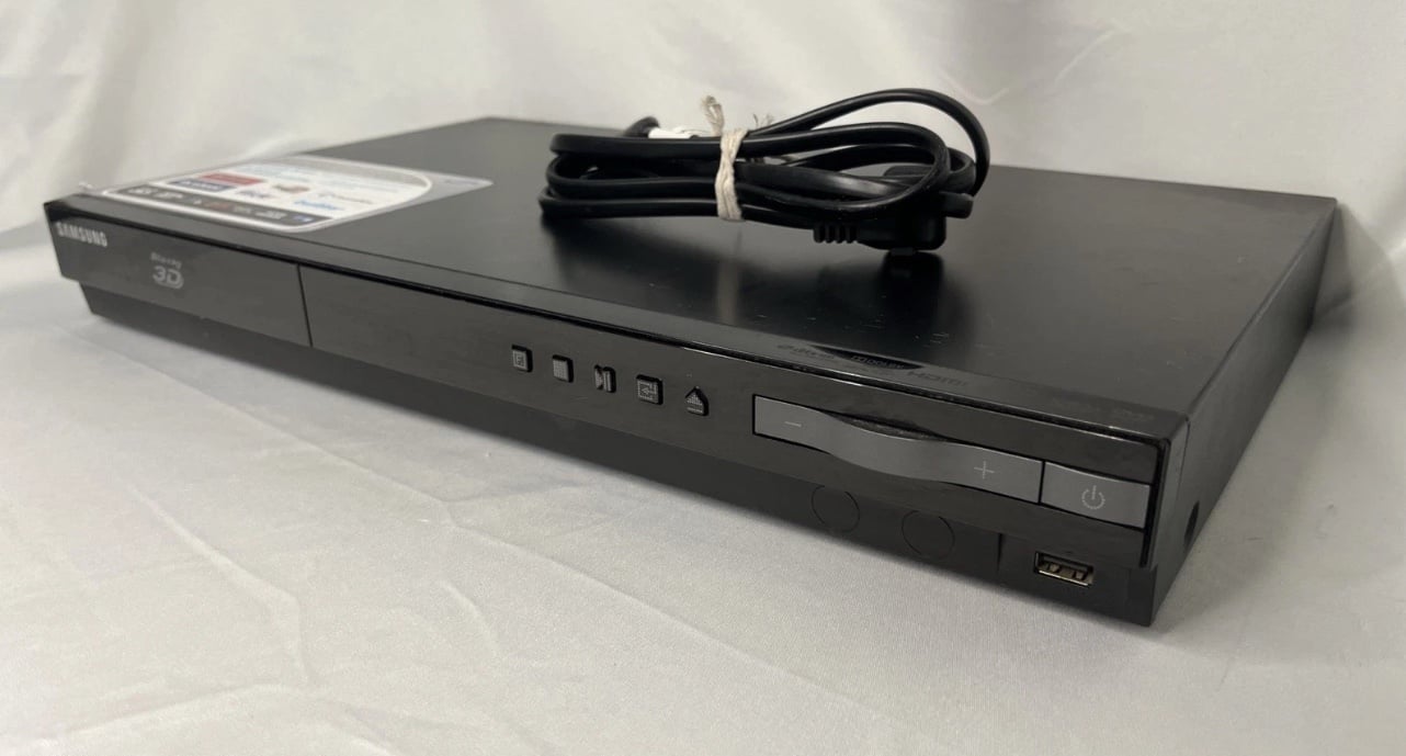 Samsung HT-F4500 3D BLU-RAY / DVD Player Home Theatre Receiver {NO REMOTE}