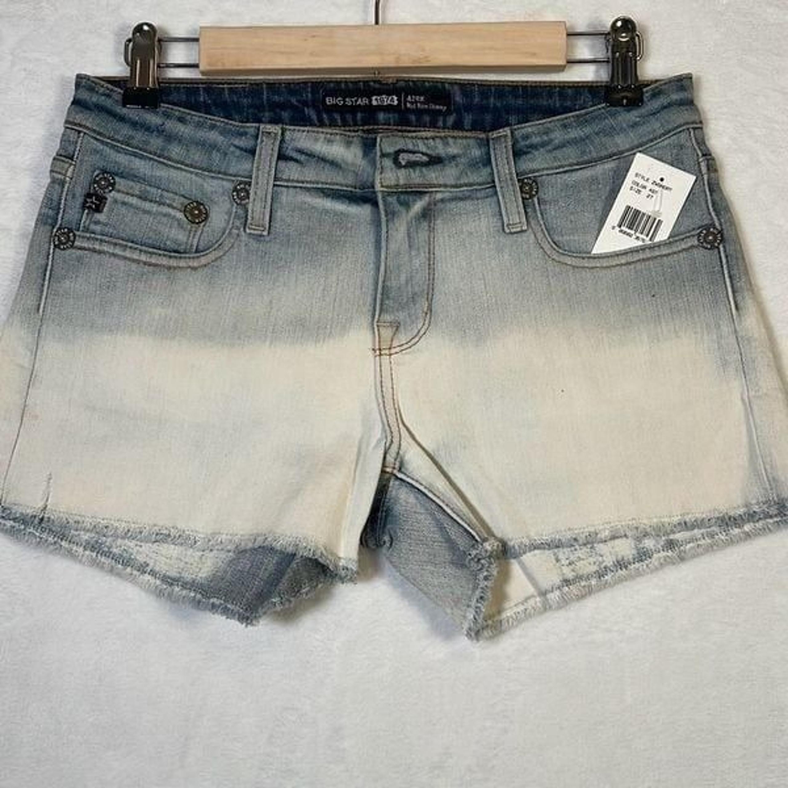jean denim shorts- Alex Mid Rise Skinny jean shorts-New w/tag- Women 27 - Big Star