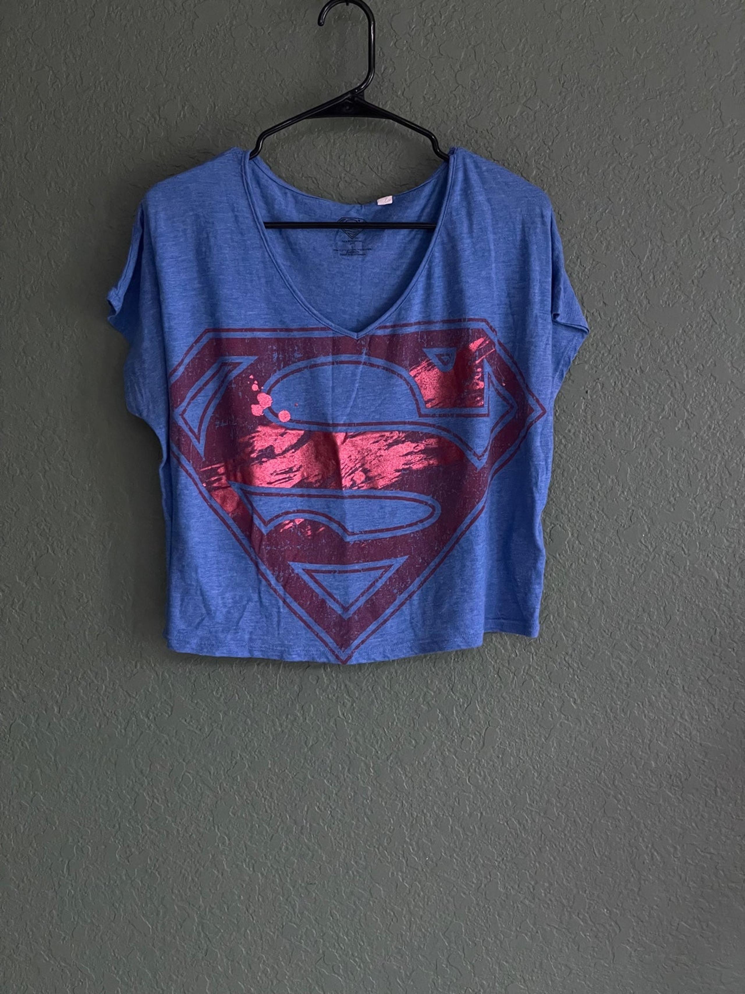Superman Women’s Crop Metallic Logo Shirt