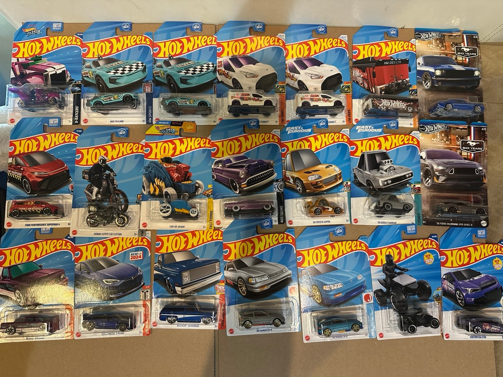 Hot wheels Lot with 10 treasure hunts