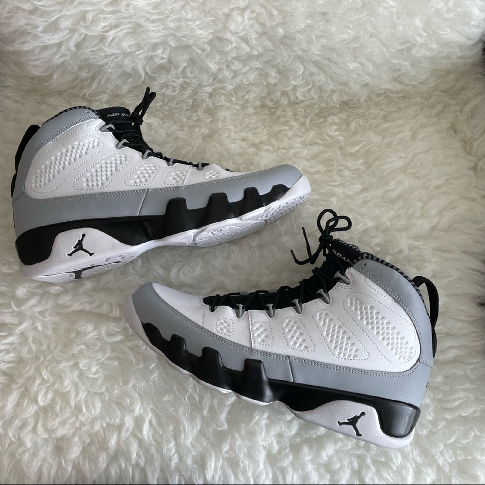 Air Jordan Retro 9 Barons Sneakers Authentic Men’s 10.5 NWOB White Wolf Grey